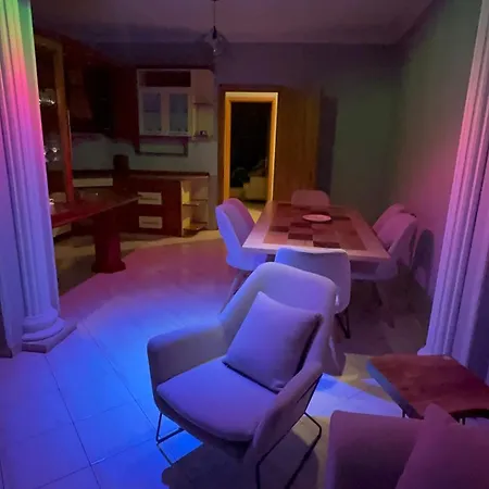 Dioras Apartment. アパート