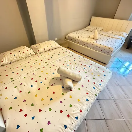 アパート Dioras Apartment. ティラナ